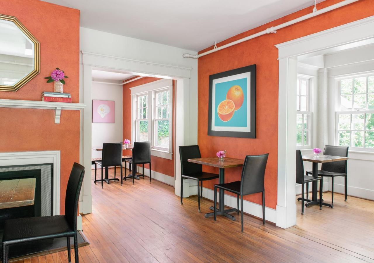 Oakhurst Inn At The University شارلوتسفيل، فيرجينيا المظهر الخارجي الصورة